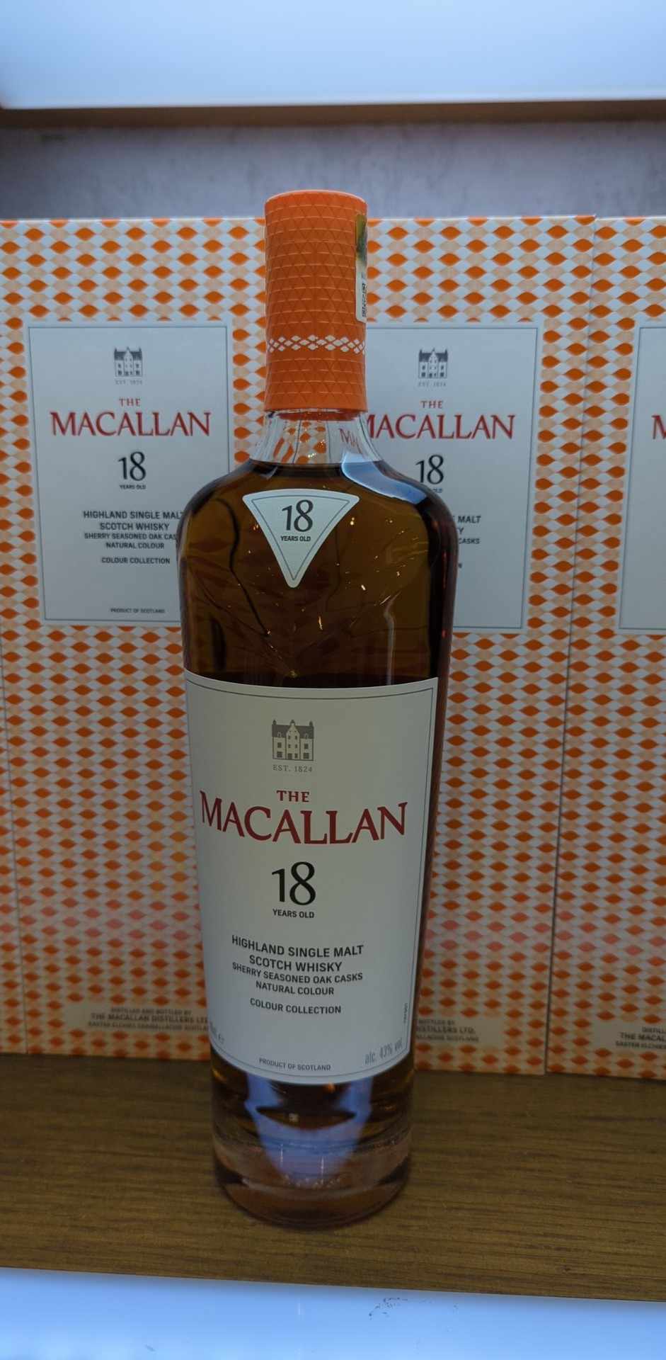 Macallan 18 Sherry Cask Seasoned Oak (Color Collection)